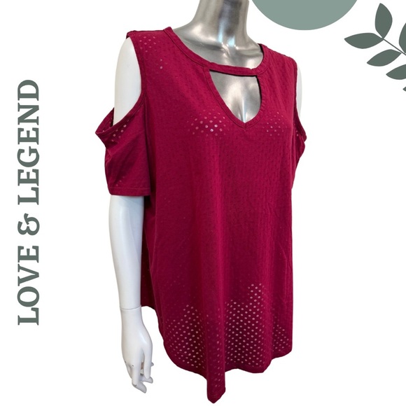 🛍️3/$40 Love & Legend Keyhole Cold Shoulder Tee in Berry | Cut Out Shoulder  2X - Picture 3 of 5